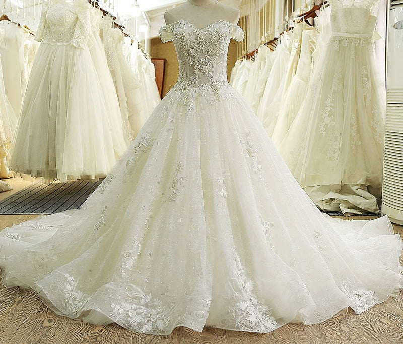 Vintage Luxury Lace Ball Gown Bridal Wedding Dress with Sleeves