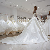 New Luxury Princess Wedding Dresses Off the Shoulder Lace Appliques A-Line Satin