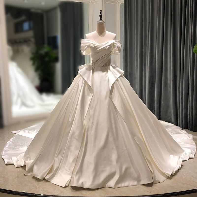 Vintage style Elegant Satin Wedding Gown Ivory / 100cm / 20W Vintage style Elegant Satin Wedding Gown Ivory / 100cm / 20W