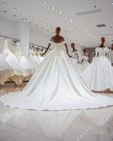 New Luxury Princess Wedding Dresses Off the Shoulder Lace Appliques A-Line Satin