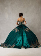 Emerald Green Quinceañera Ball Gown with Gold Embroidery – Luxury Off-Shoulder Princess Dress