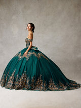 Emerald Green Quinceañera Ball Gown with Gold Embroidery – Luxury Off-Shoulder Princess Dress