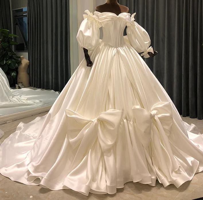 Vintage Design Wedding gown with Large bows White / 50cm / California