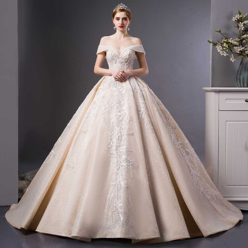 New ! Luxury Embroidery Lace Boat neck Ball gown with Royal train As picture / 8 / 100cm New ! Luxury Embroidery Lace Boat neck Ball gown with Royal train As picture / 8 / 100cm