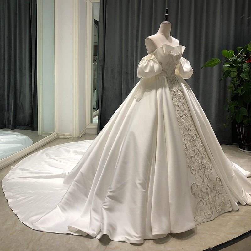 Vintage satin puff sleeve Beaded center wedding dress Ivory / 100cm / 12 Vintage satin puff sleeve Beaded center wedding dress Ivory / 100cm / 12