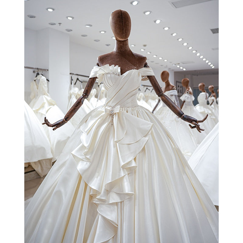 New Luxury Princess Wedding Dresses Off the Shoulder Lace Appliques A-Line Satin