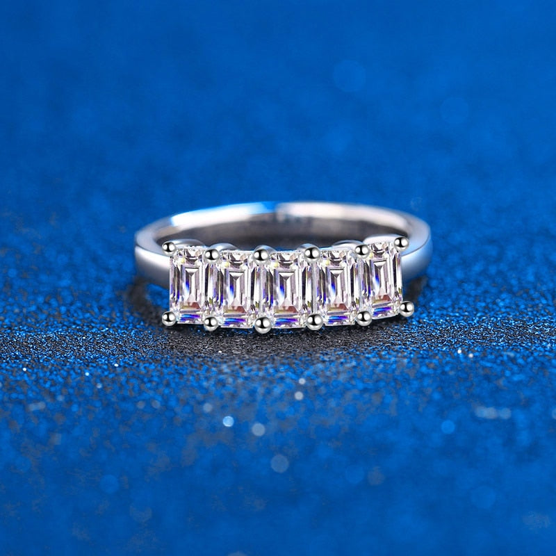 2.5CT VVS1 Emerald Cut Moissanite Engagement Ring
